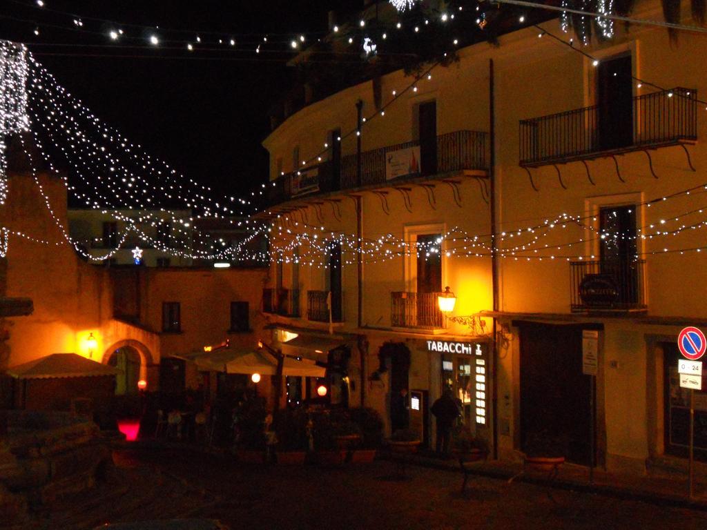 B&B La Piazzetta Paola Exterior foto