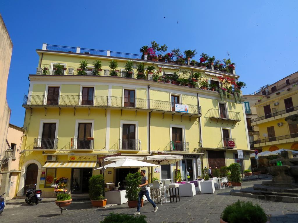 B&B La Piazzetta Paola Exterior foto