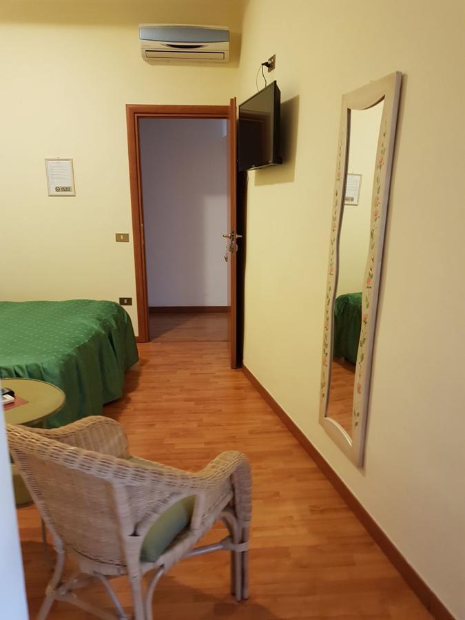B&B La Piazzetta Paola Exterior foto